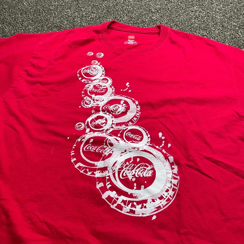 Coca-Cola Graphic T-Shirt Mens Large Red Hanes Tagless Bottle Caps Soda Tee